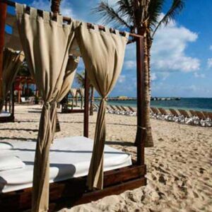 daybeds-on-the-beach_cancun